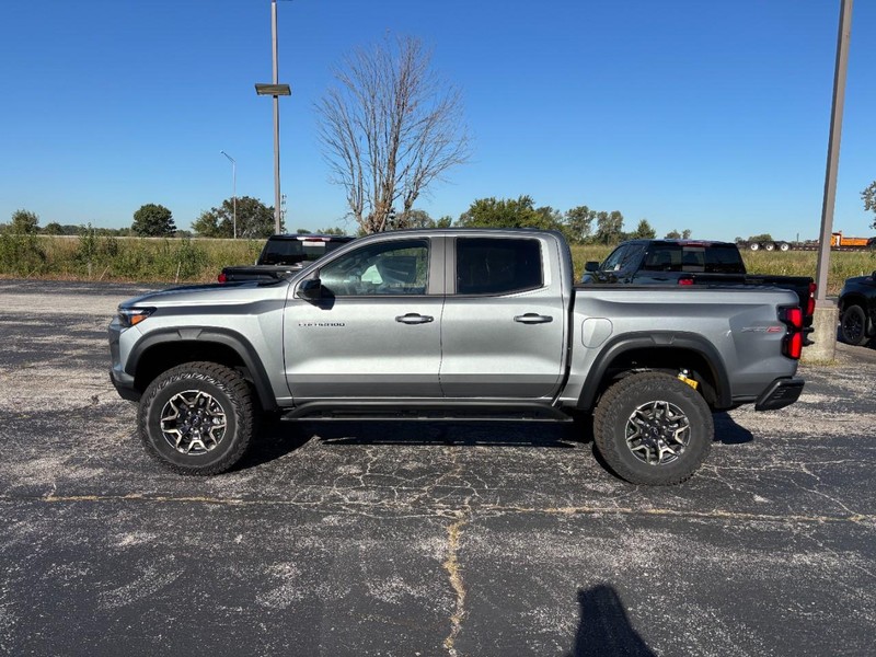 Chevrolet Colorado Vehicle Full-screen Gallery Image 2