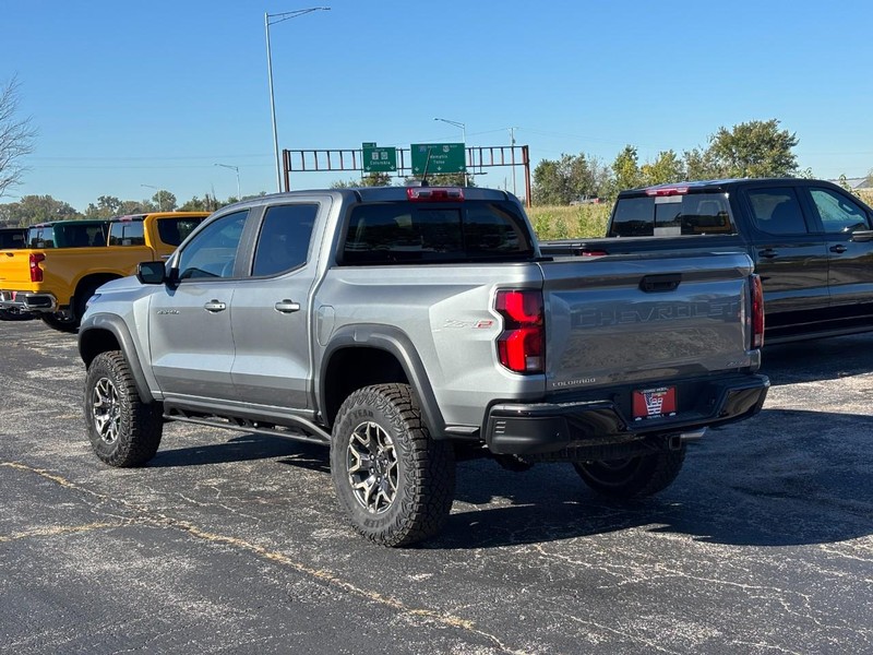 Chevrolet Colorado Vehicle Full-screen Gallery Image 3