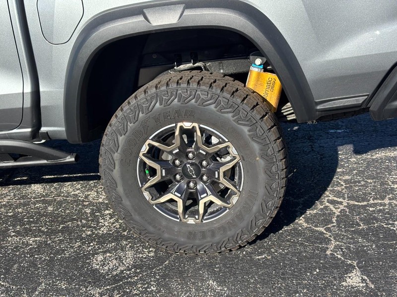 Chevrolet Colorado Vehicle Full-screen Gallery Image 4
