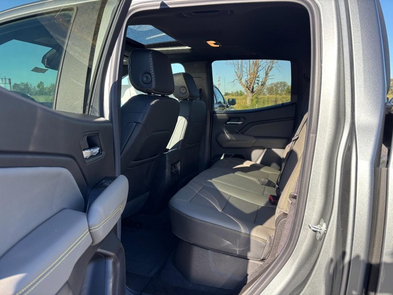Chevrolet Colorado Vehicle Full-screen Gallery Image 5