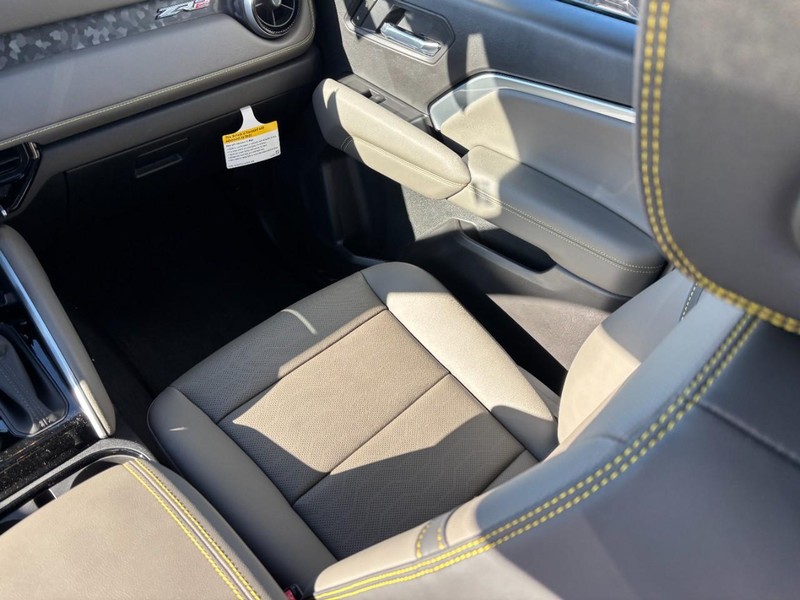 Chevrolet Colorado Vehicle Full-screen Gallery Image 9