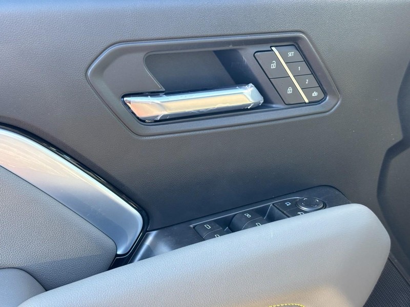 Chevrolet Colorado Vehicle Full-screen Gallery Image 11