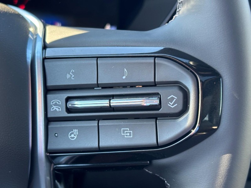 Chevrolet Colorado Vehicle Full-screen Gallery Image 13