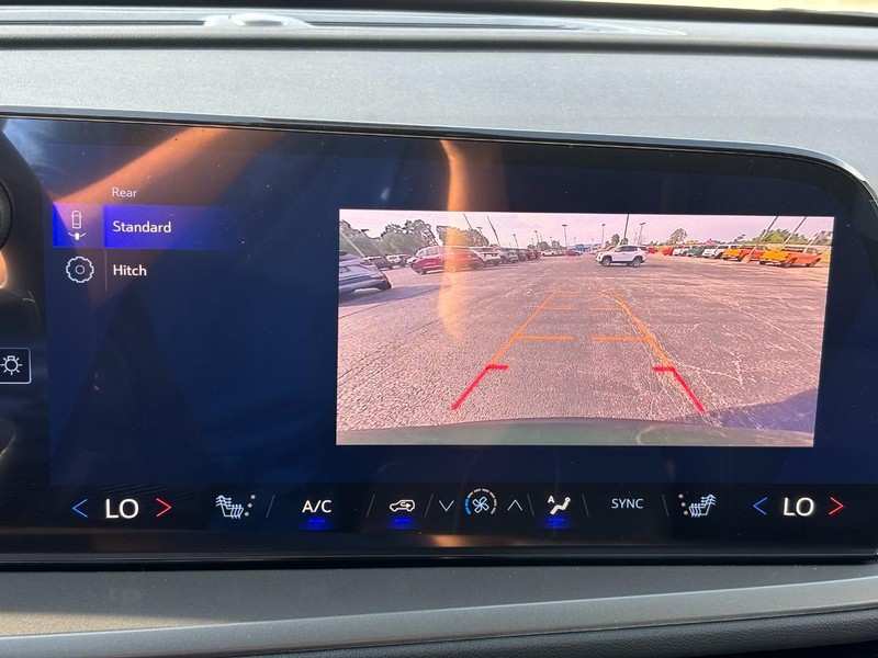 Chevrolet Traverse Vehicle Full-screen Gallery Image 18