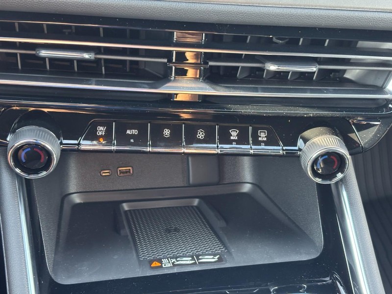 Chevrolet Traverse Vehicle Full-screen Gallery Image 19