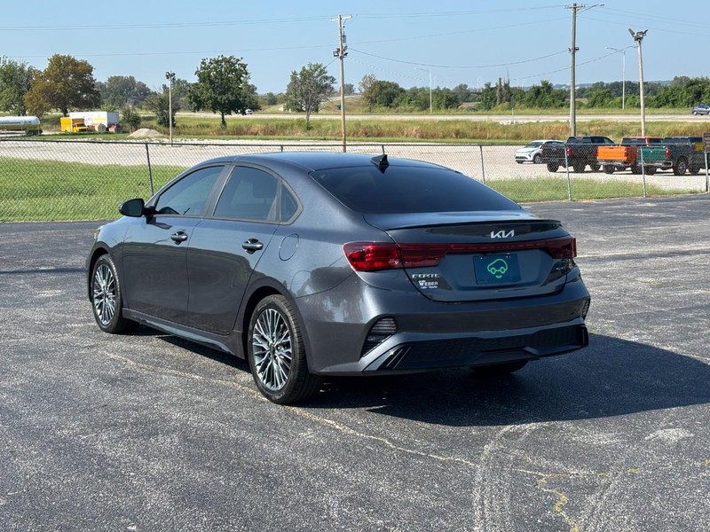 Kia Forte Vehicle Full-screen Gallery Image 03