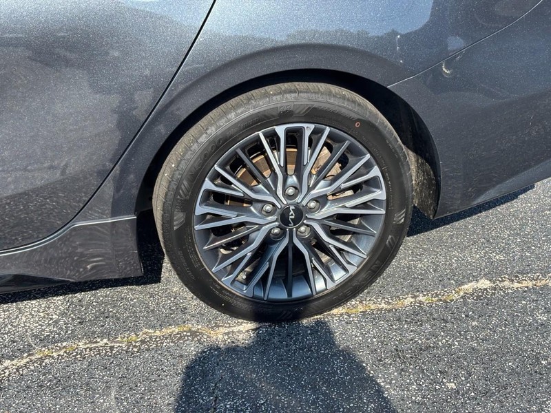 Kia Forte Vehicle Full-screen Gallery Image 09