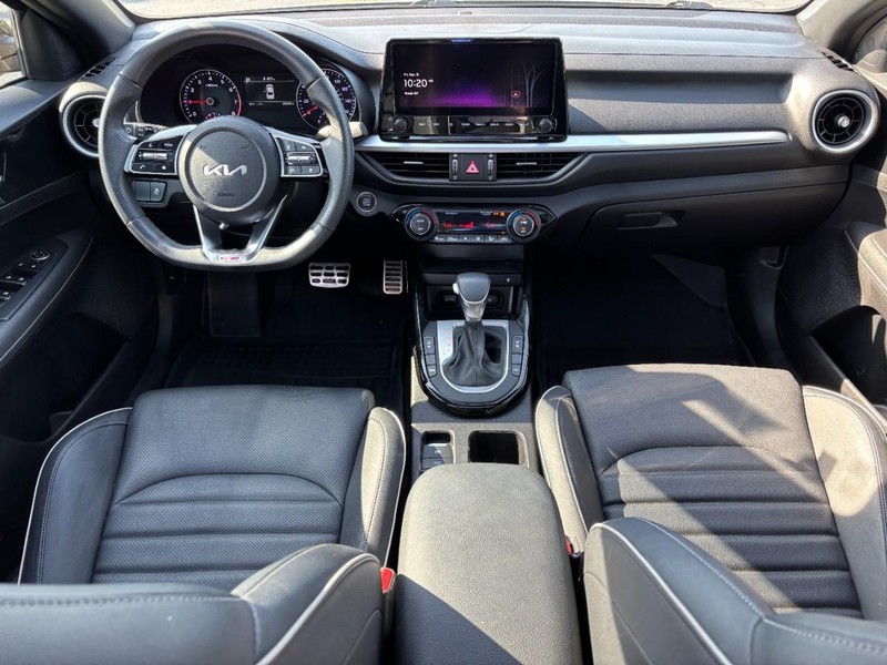 Kia Forte Vehicle Full-screen Gallery Image 11