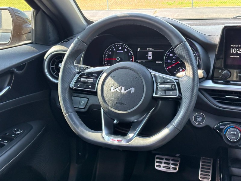Kia Forte Vehicle Full-screen Gallery Image 12