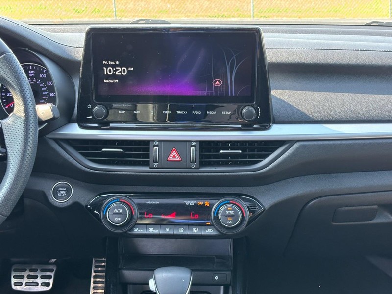 Kia Forte Vehicle Full-screen Gallery Image 13