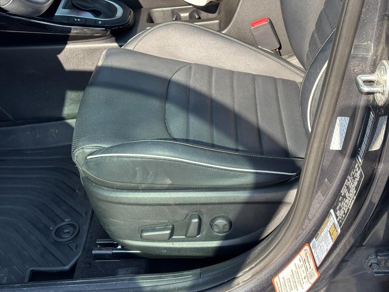 Kia Forte Vehicle Full-screen Gallery Image 15