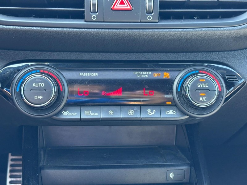 Kia Forte Vehicle Full-screen Gallery Image 23