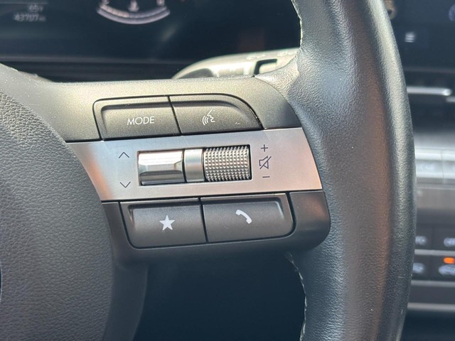 2025 Hyundai Kona SEL - Photo 18