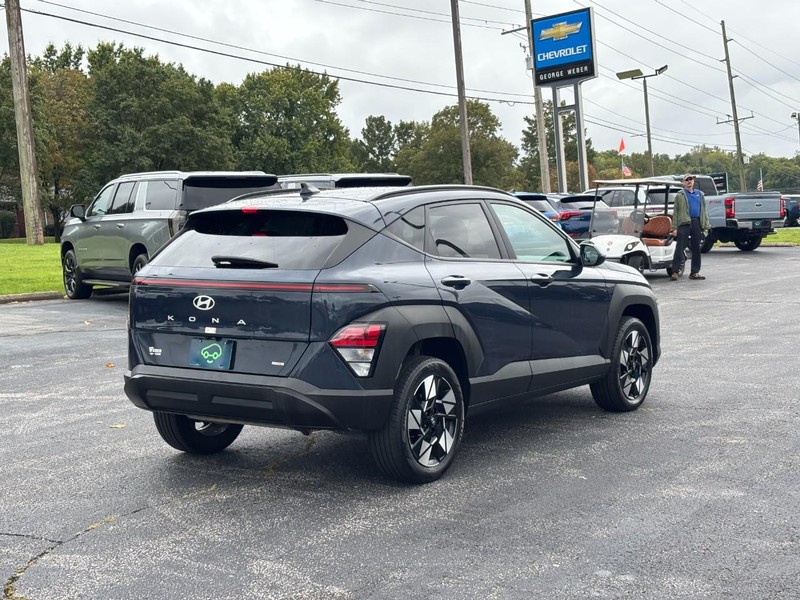 Hyundai Kona Vehicle Full-screen Gallery Image 05