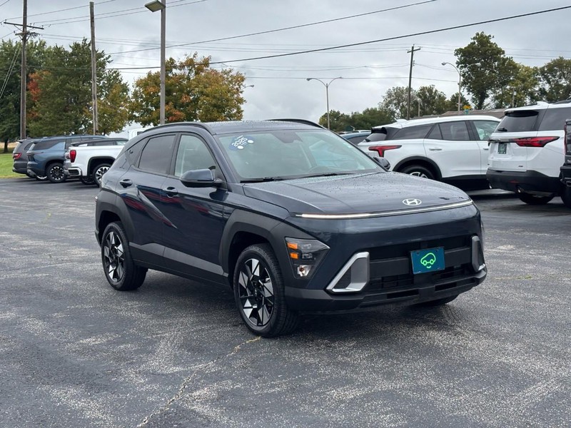 Hyundai Kona Vehicle Full-screen Gallery Image 07