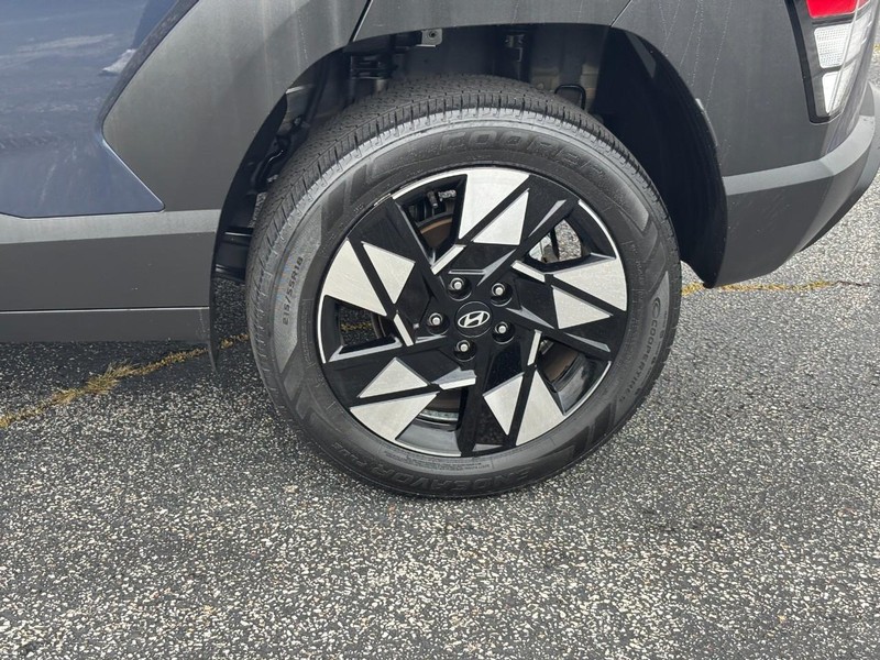 Hyundai Kona Vehicle Full-screen Gallery Image 09