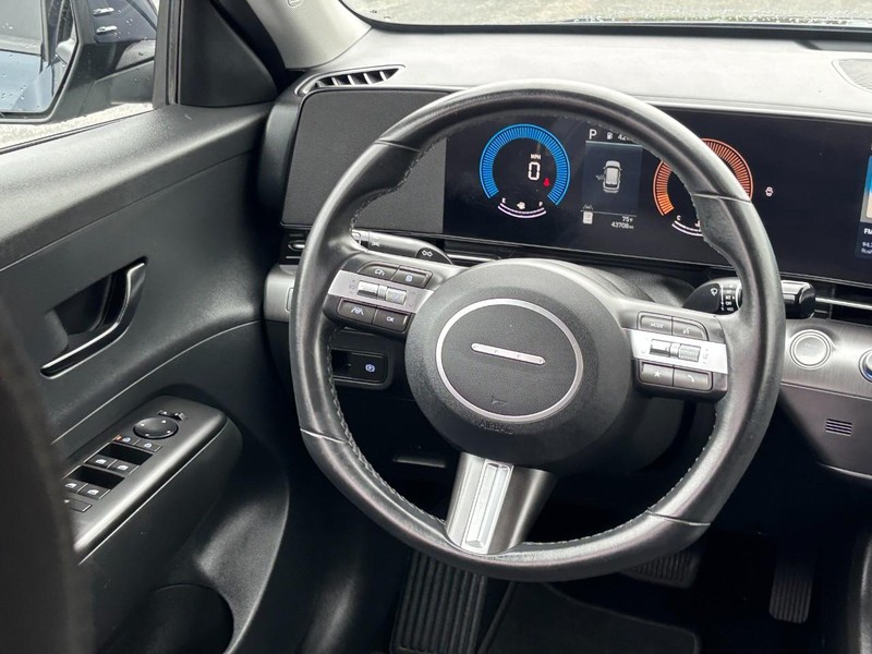 Hyundai Kona Vehicle Full-screen Gallery Image 12