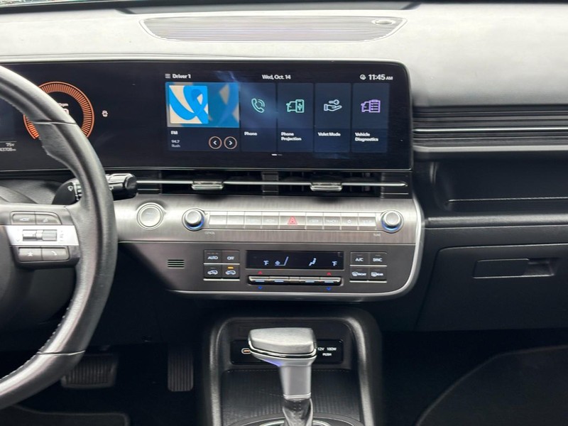 Hyundai Kona Vehicle Full-screen Gallery Image 13