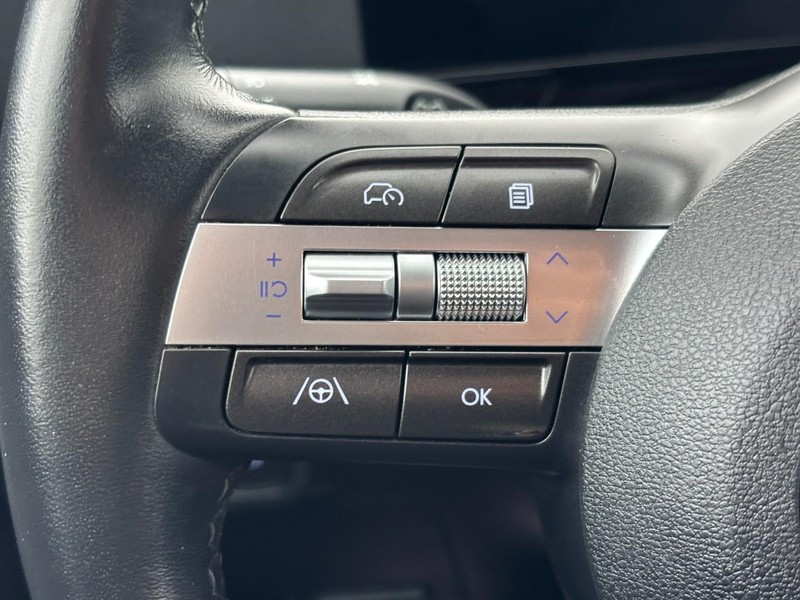 Hyundai Kona Vehicle Full-screen Gallery Image 17