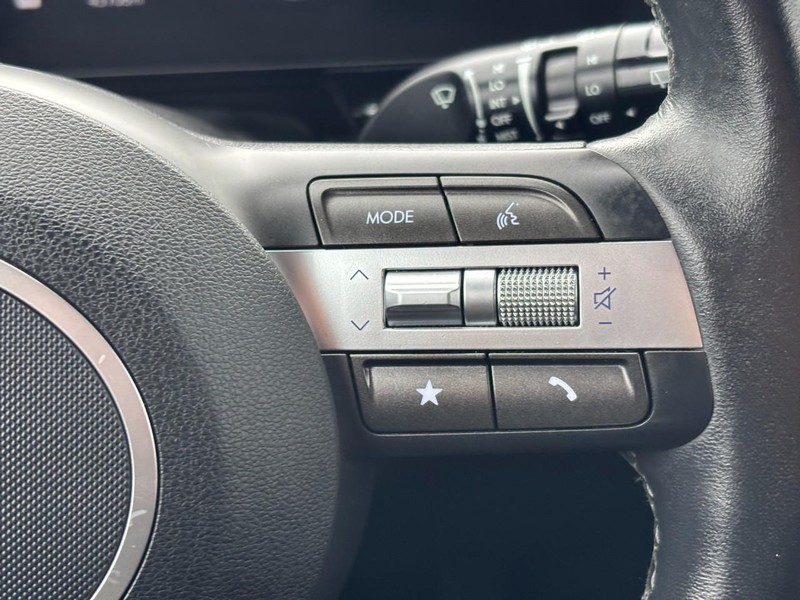Hyundai Kona Vehicle Full-screen Gallery Image 18