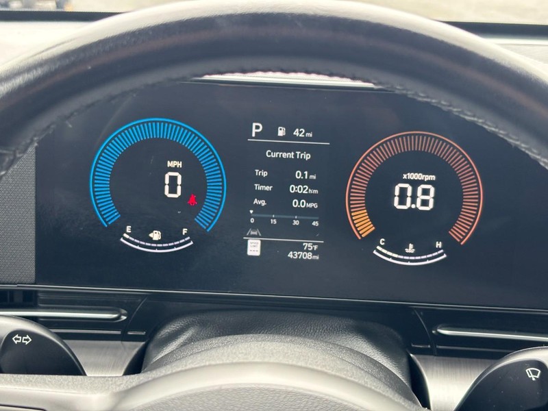 Hyundai Kona Vehicle Full-screen Gallery Image 19