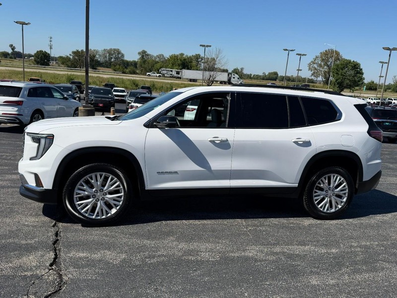 GMC Acadia Vehicle Full-screen Gallery Image 02
