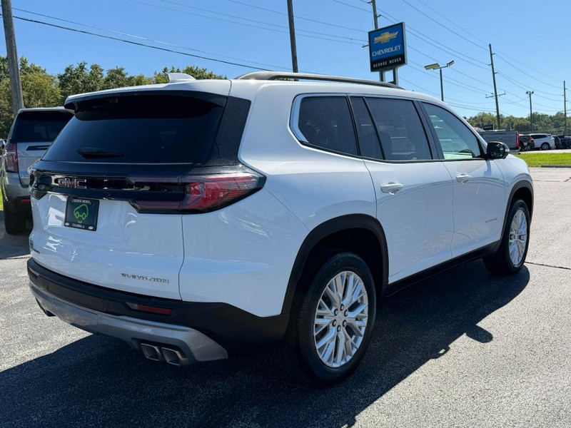GMC Acadia Vehicle Full-screen Gallery Image 07