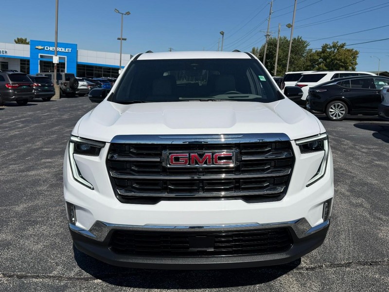 GMC Acadia Vehicle Full-screen Gallery Image 09