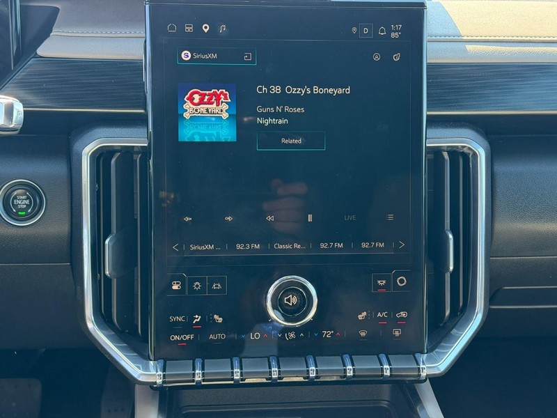 GMC Acadia Vehicle Full-screen Gallery Image 15