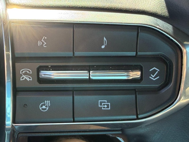 GMC Acadia Vehicle Full-screen Gallery Image 21