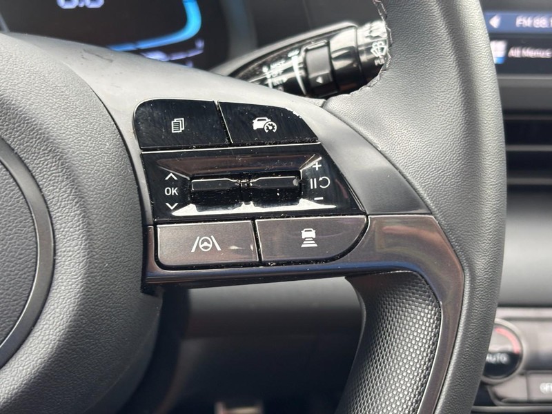 Hyundai Elantra Vehicle Full-screen Gallery Image 18