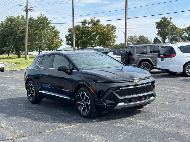 Chevrolet Equinox EV Vehicle Full-screen Gallery Image 07