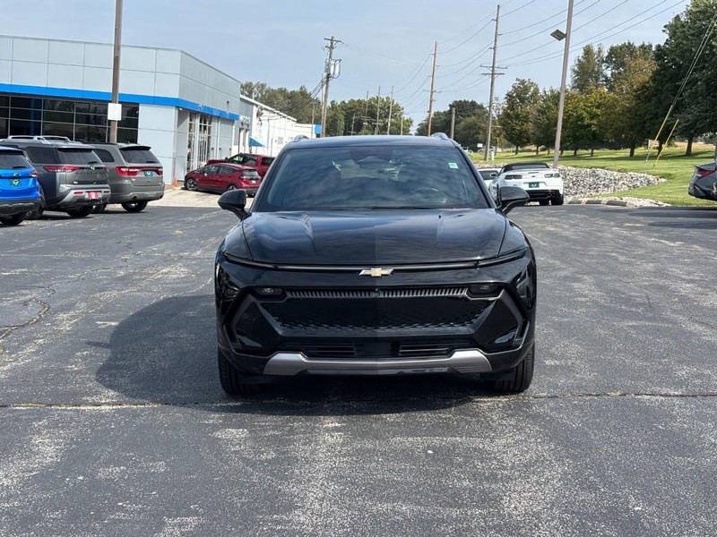 Chevrolet Equinox EV Vehicle Full-screen Gallery Image 08
