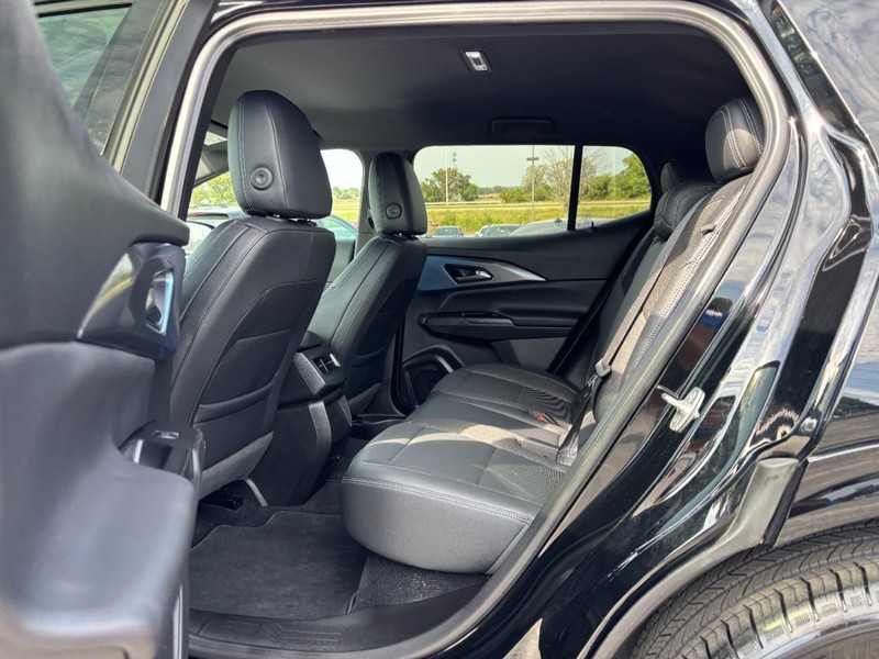 Chevrolet Equinox EV Vehicle Full-screen Gallery Image 10