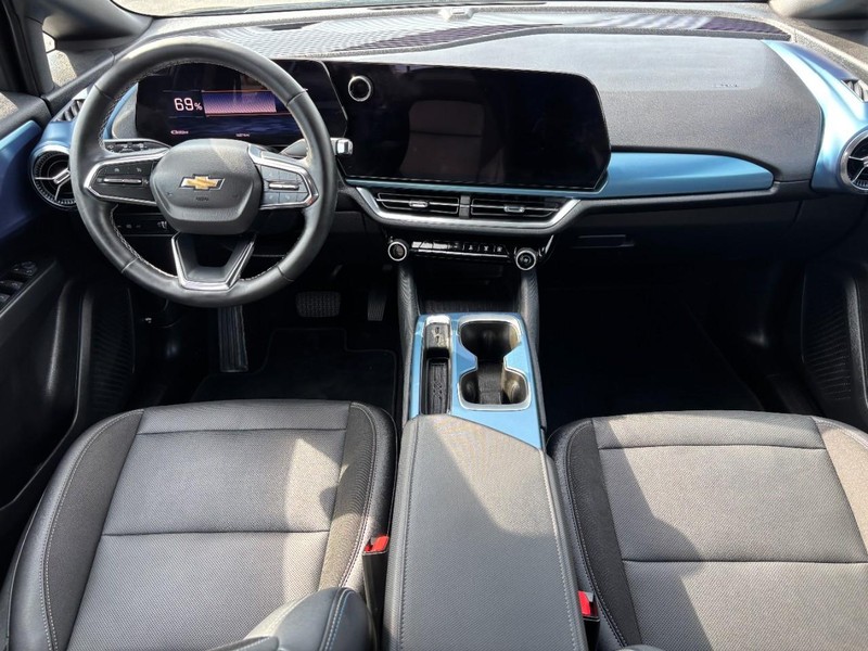 Chevrolet Equinox EV Vehicle Full-screen Gallery Image 11