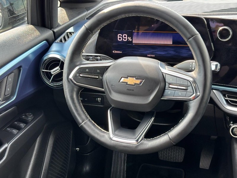 Chevrolet Equinox EV Vehicle Full-screen Gallery Image 12