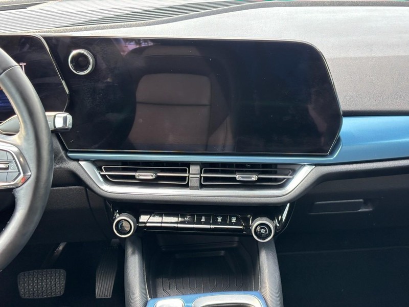 Chevrolet Equinox EV Vehicle Full-screen Gallery Image 13