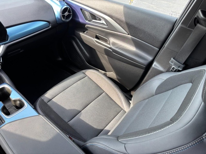 Chevrolet Equinox EV Vehicle Full-screen Gallery Image 14