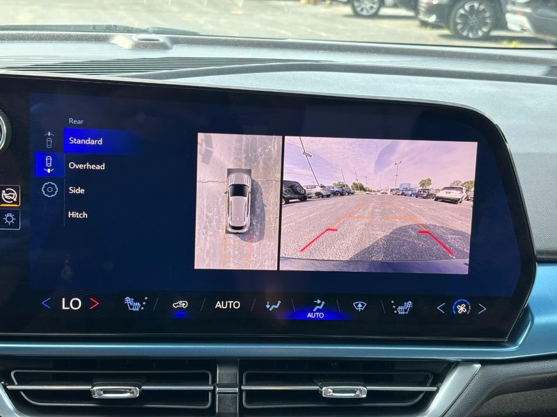 Chevrolet Equinox EV Vehicle Full-screen Gallery Image 22
