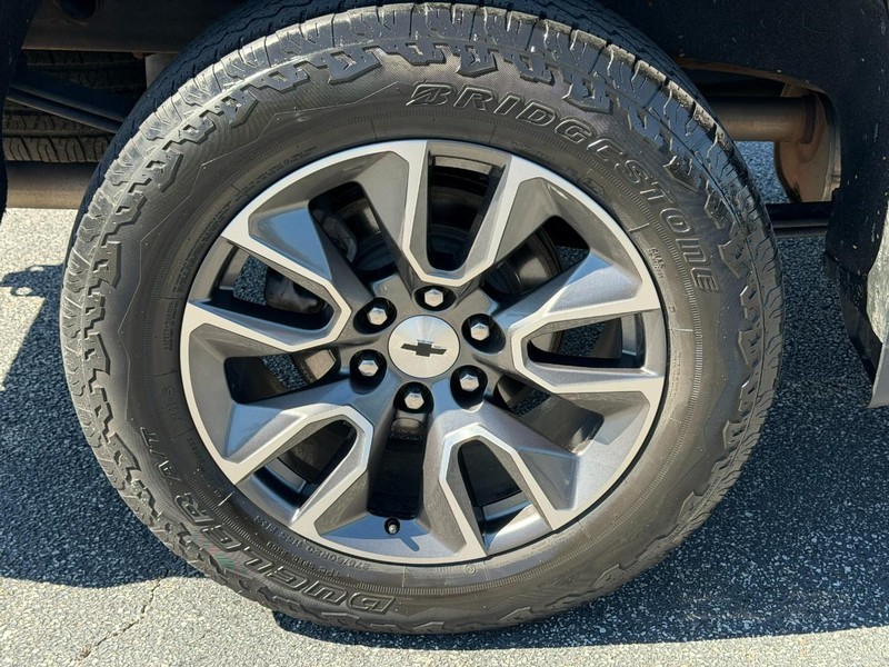 Chevrolet Silverado 1500 Vehicle Full-screen Gallery Image 07