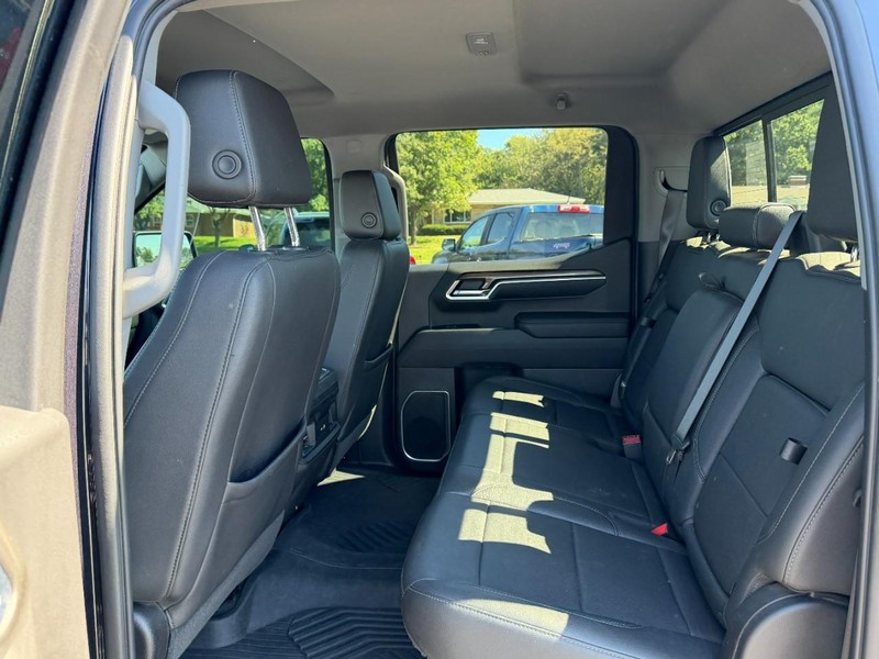 Chevrolet Silverado 1500 Vehicle Full-screen Gallery Image 10