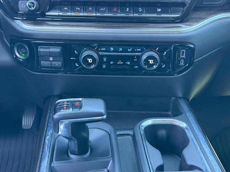 Chevrolet Silverado 1500 Vehicle Full-screen Gallery Image 14