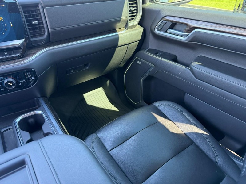 Chevrolet Silverado 1500 Vehicle Full-screen Gallery Image 15