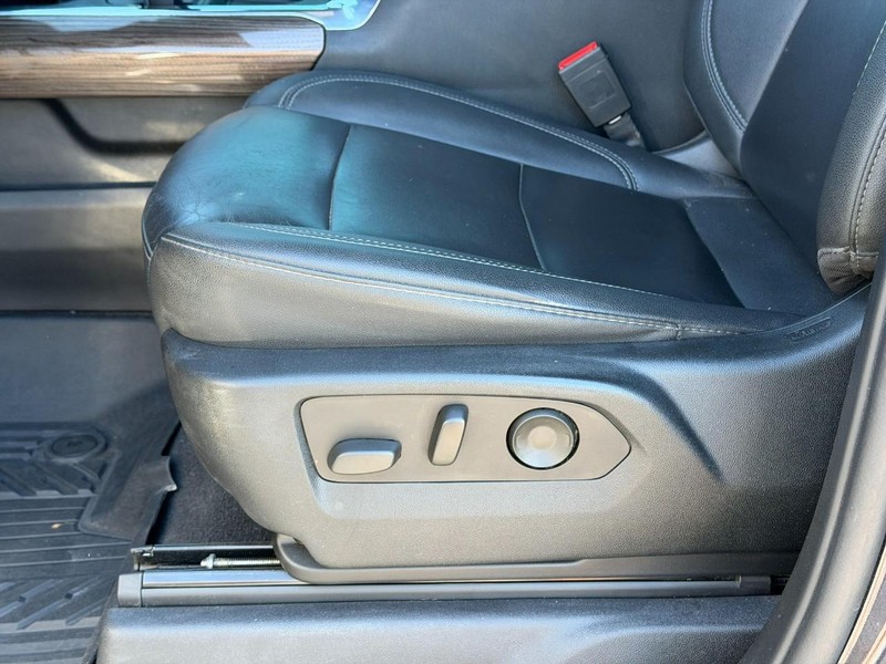 Chevrolet Silverado 1500 Vehicle Full-screen Gallery Image 17