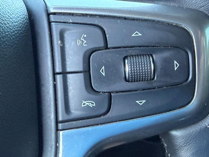 Chevrolet Silverado 1500 Vehicle Full-screen Gallery Image 19