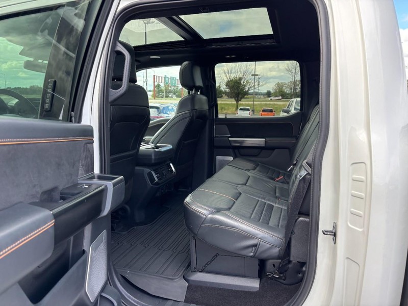 Ford F-150 Vehicle Full-screen Gallery Image 10
