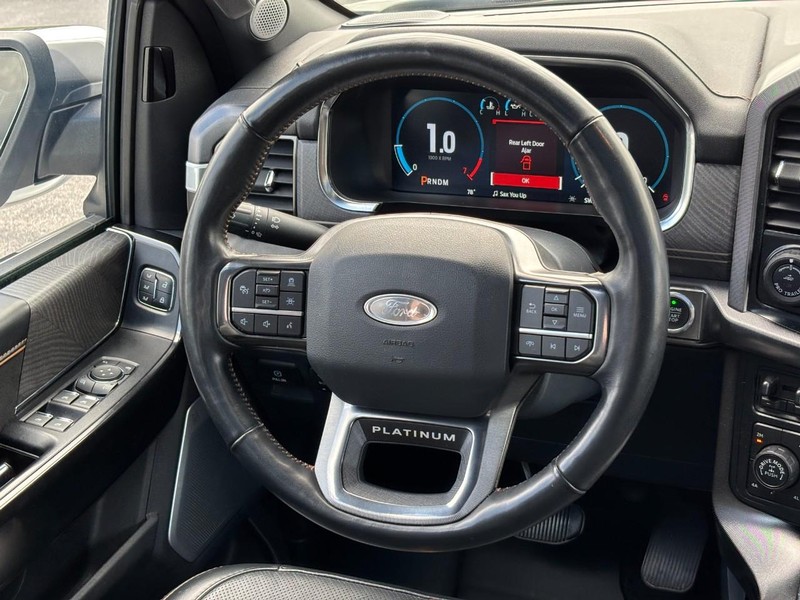 Ford F-150 Vehicle Full-screen Gallery Image 12