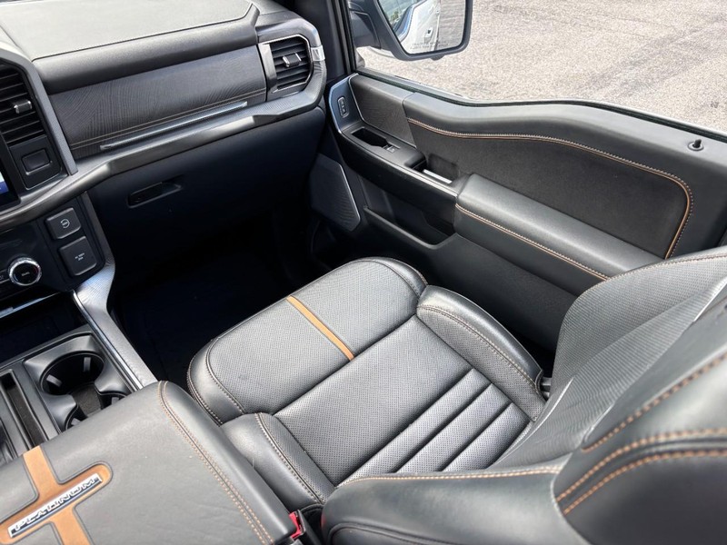 Ford F-150 Vehicle Full-screen Gallery Image 14