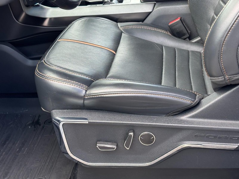 Ford F-150 Vehicle Full-screen Gallery Image 15