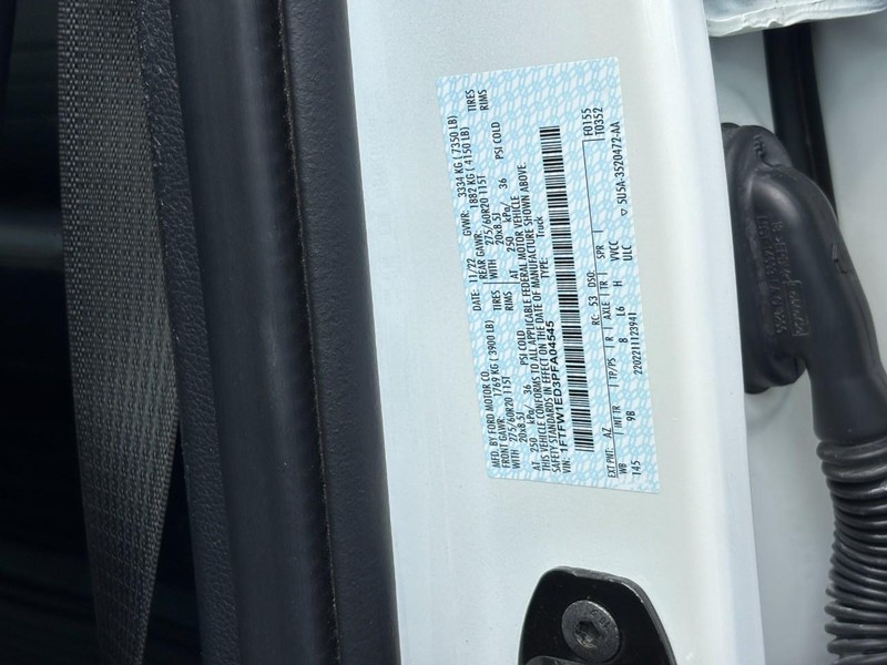 Ford F-150 Vehicle Full-screen Gallery Image 24